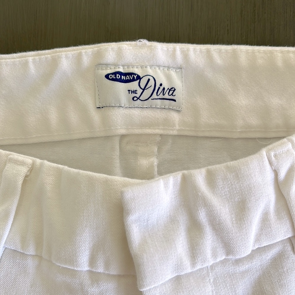 White [jeans?] no stains. Super cute!
